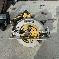Dewalt XR 7 1/4” Circular Saw (Tool Only) 