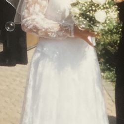 Wedding dress size 6 petite with veil