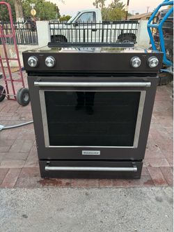 KitchenAid sliding stove, black stainless works perfect in good condition free delivery to the garage