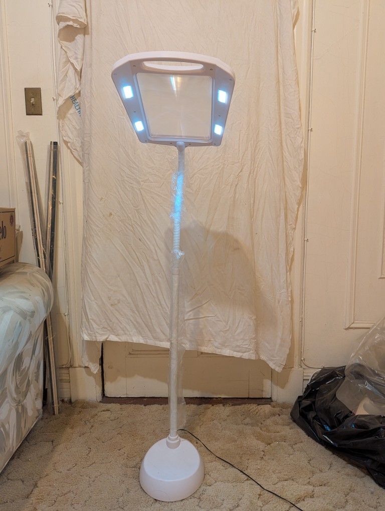 MAXXMEE LED Magnifier Light