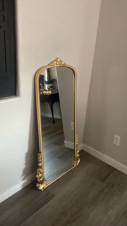 Gold mirror