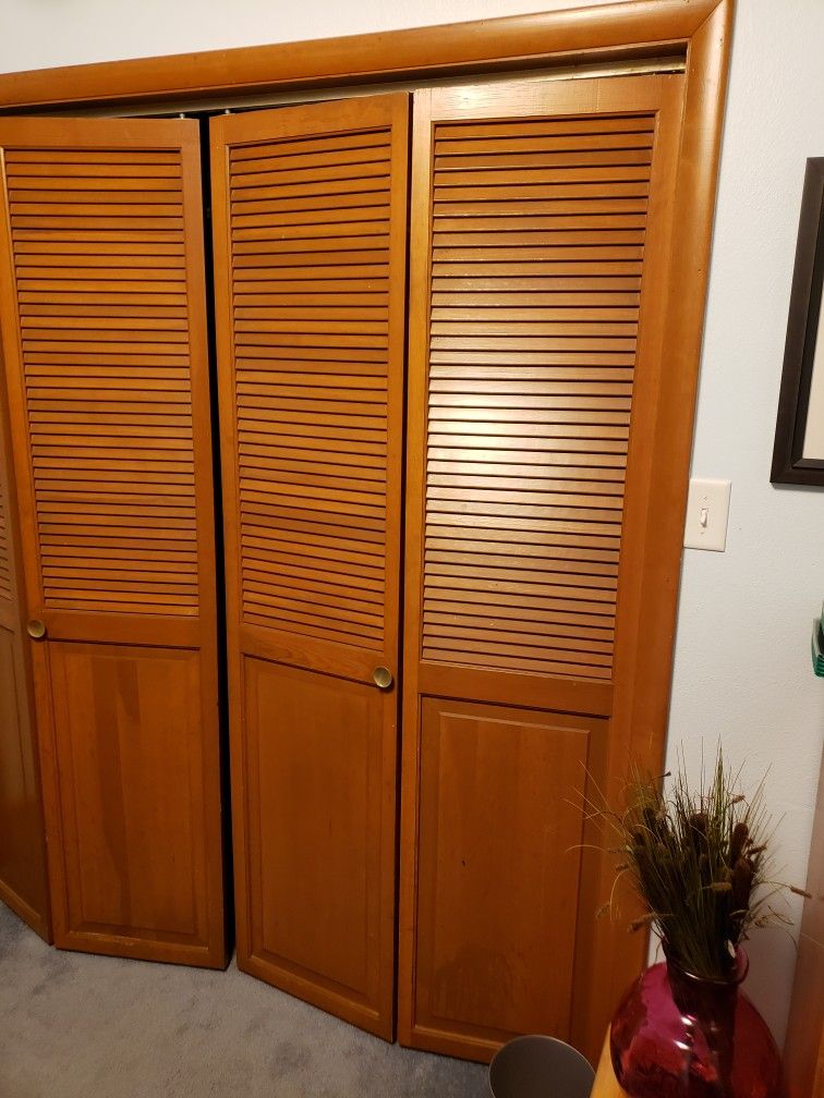 48 Inch Half Louvered Bi fold Closet Door for Sale in Mishawaka IN