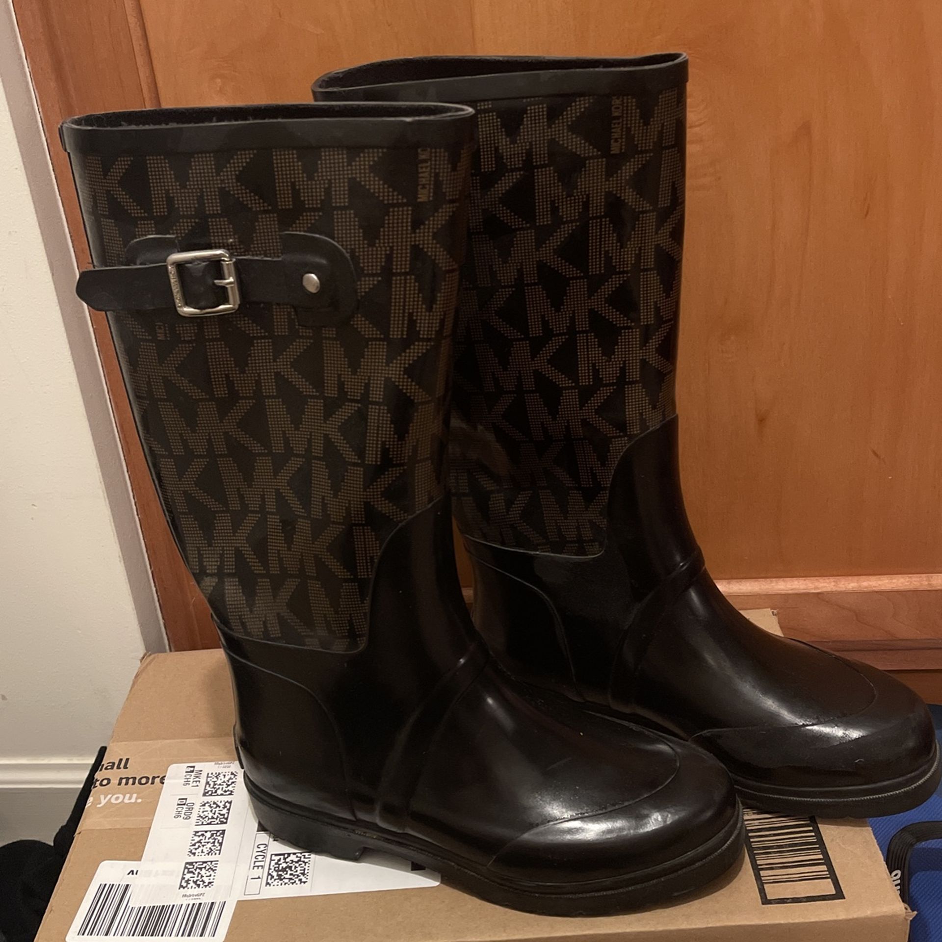 Rain Boots (Michael Kors) for Sale in Hartford, CT - OfferUp