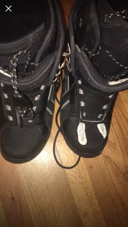 Snowboard boots