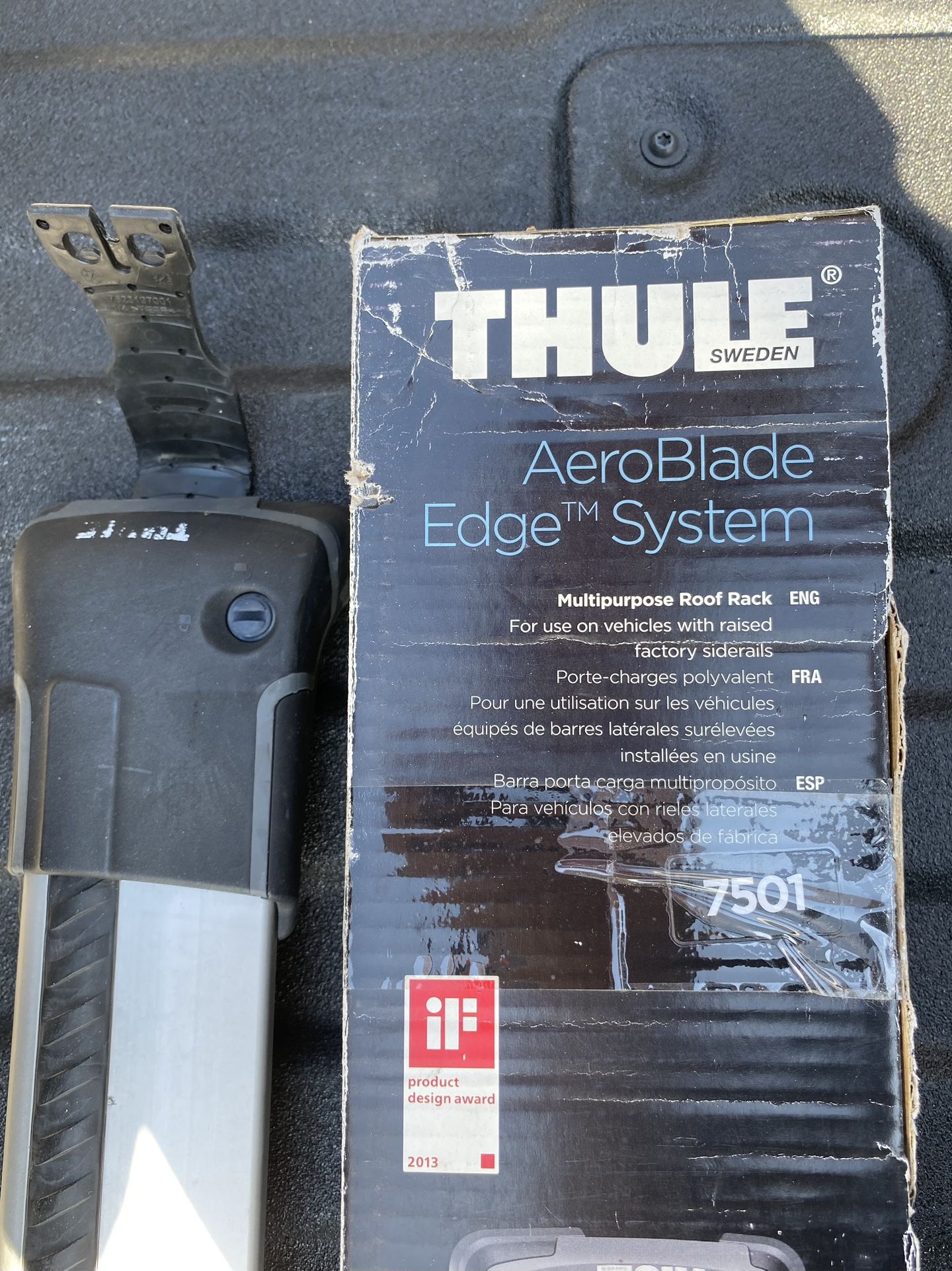 Thule AeroBlade Edge (1) 7501 and (1) 7502 roof rack, aluminum - Used