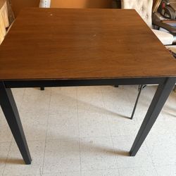 Dining Table & 4 Chairs 