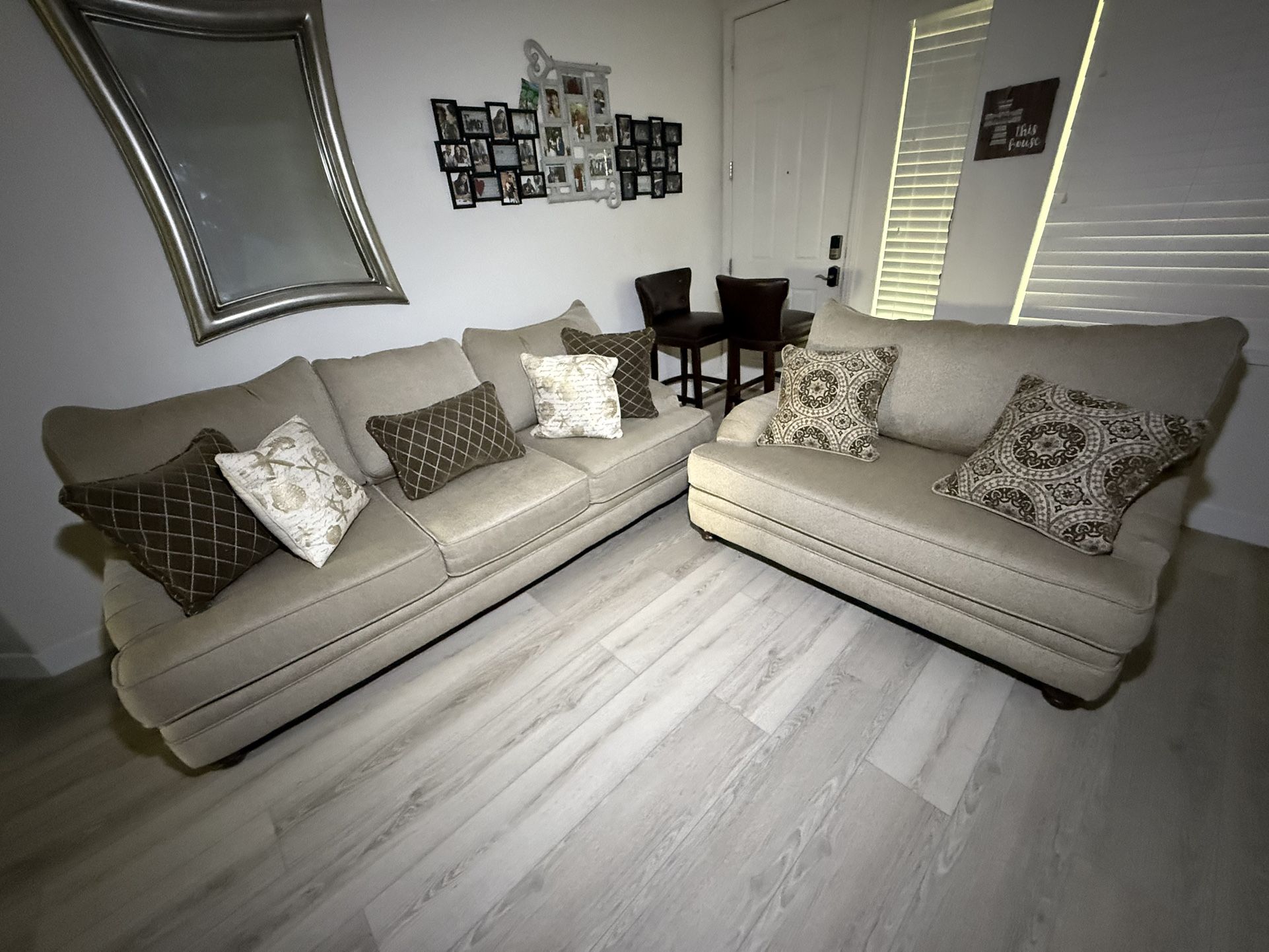 Couch Set With Pillows