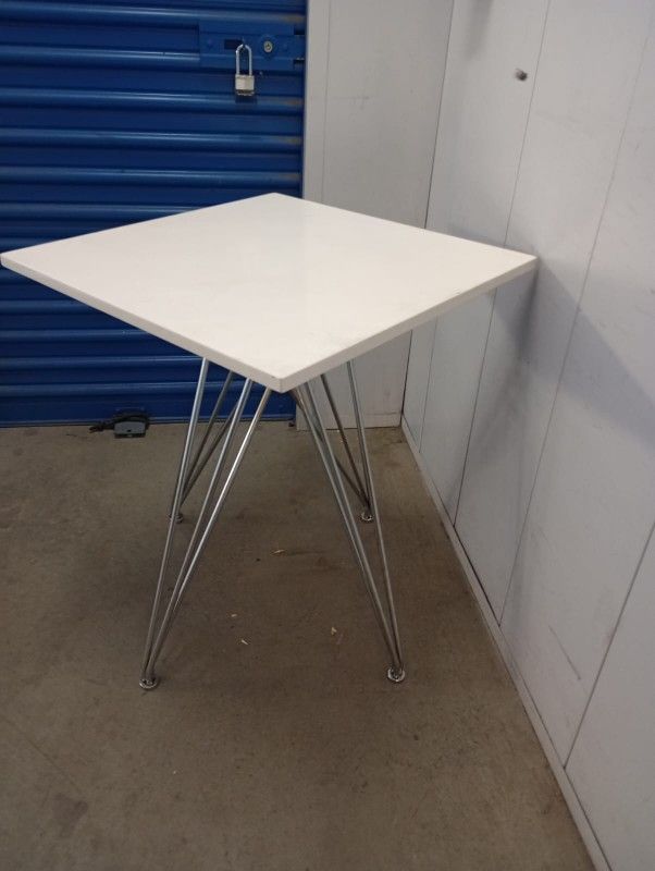 Set Of 2 Chairs And 1 Table In Good Conditions