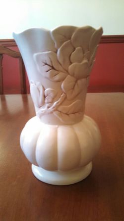 Red Wing-Magnolia Pattern Vase #1030