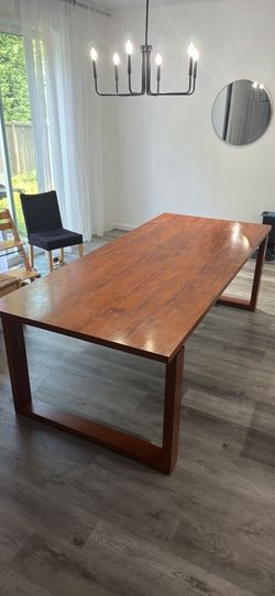 Dining table solid mango from Vietnam very good condition