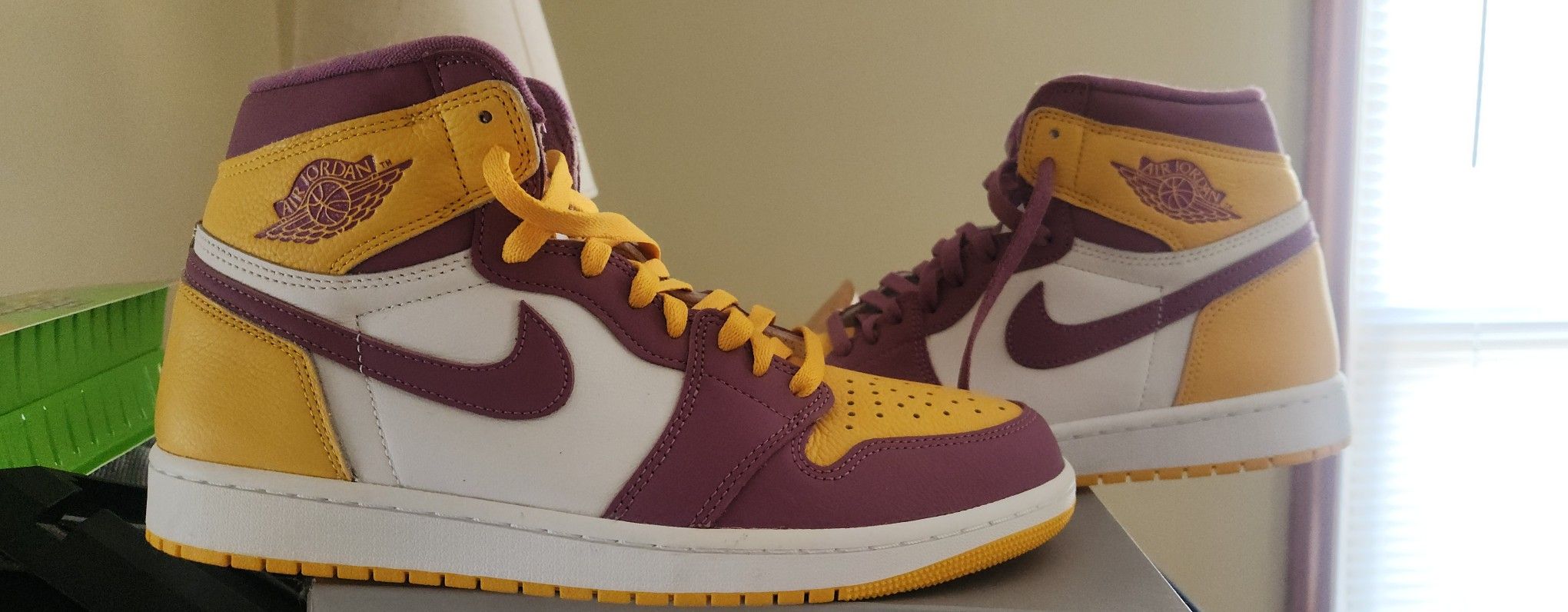 Air Jordan 1 Retro High OG Brotherhood Gold Bordeaux