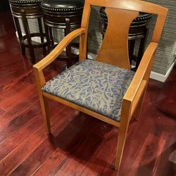 Nice Entry Waiting Room Office Side Chair