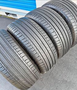235 45 18 Michelin tires Con 80% de Vida Las 4