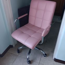 Beautiful, Pink ,desk Chair . Great For A Little  Princess  Room