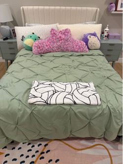 **EXCELLENT CONDITION** Full Mattress + Bed Frame Bundle