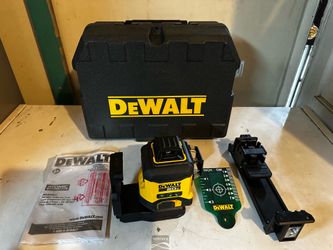 Complete DeWalt DCLE34031 20V MAX 3x360 line laser level kit. Kit has laser level, hard case, mounting bracket, target plate, and instruction manual. 