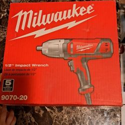 Milwaukee Impact Wrench 1/2