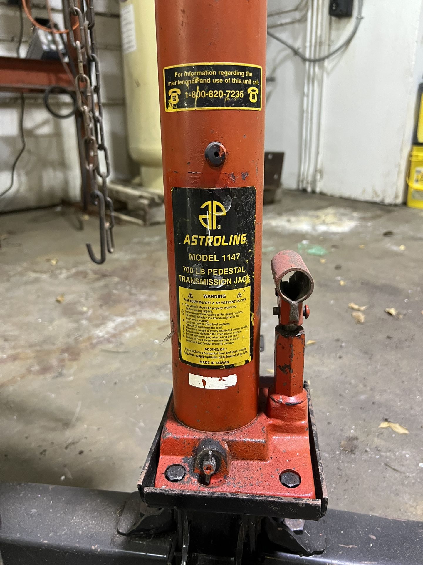 Astroline Model 1147 700 Lb Pedestal Transmission Jack 