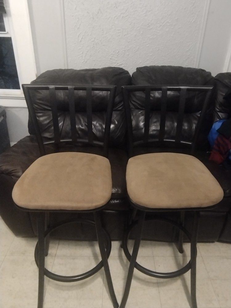 2 Rotating Bar Stools