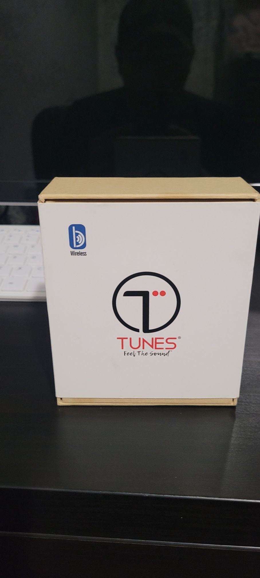 Tunes wireless earphone