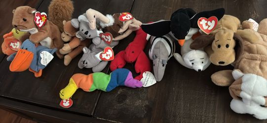 Large lot of Beanie Babies from the 90's