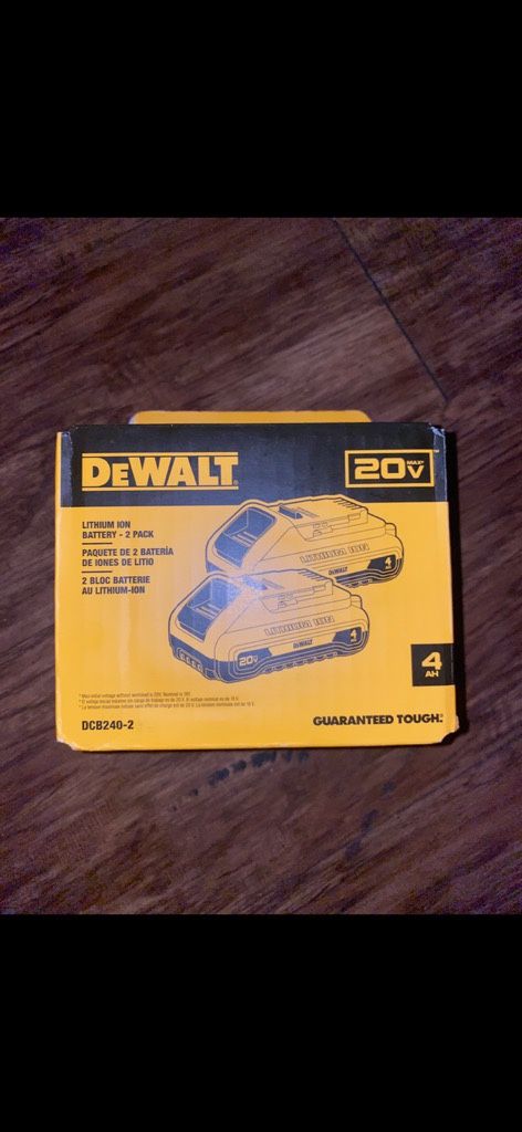 Dewalt 20v 4ah batteries pack of 2 for 100$ new/nuevas