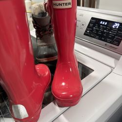 HUNTER, WATER BOTS SOREL WINTER BOOTS DR. MARTENS BOOTS