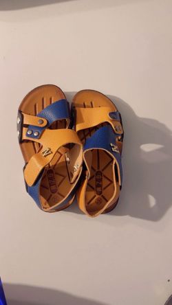Brand new girls sandals, available in 2 colors