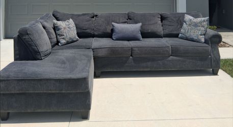 Free Delivery! Broyhill 2 Piece Sectional