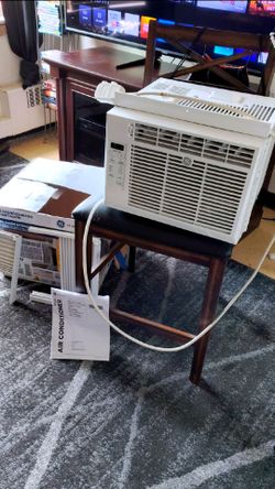 Brand new GE air conditioner/ window unit with remote $120 obo