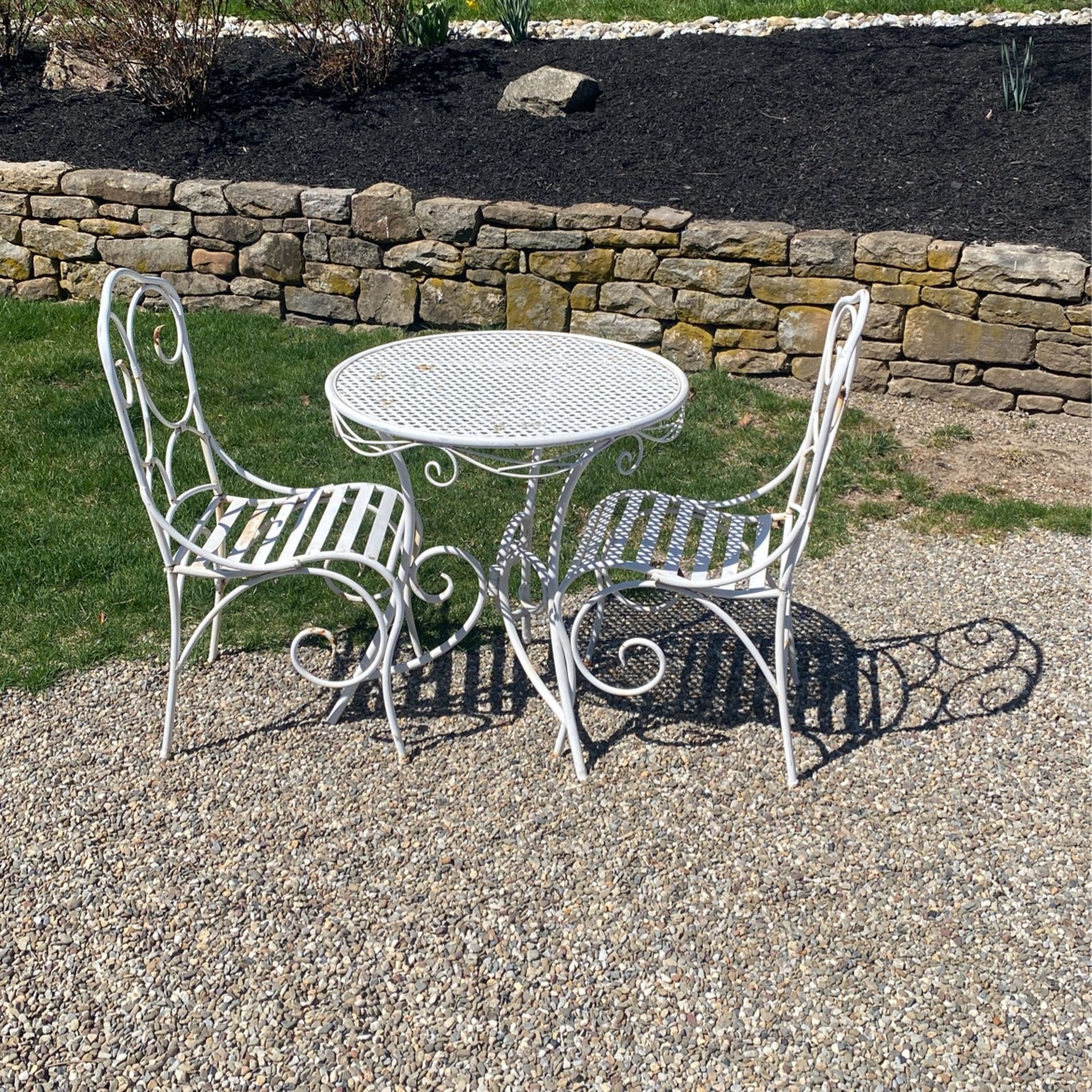 French Bistro Table And Chairs