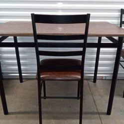 Table And Chairs, Free Delivery👍