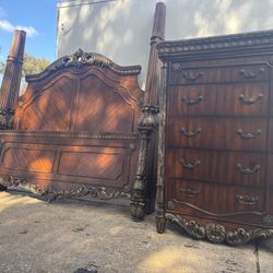 (Beautiful) Real Wood King Size Canopy Bed Frame With Matching Dresser (MUST SEE) 380$