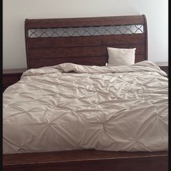 ‏Wooden King-Size Bedroom Set