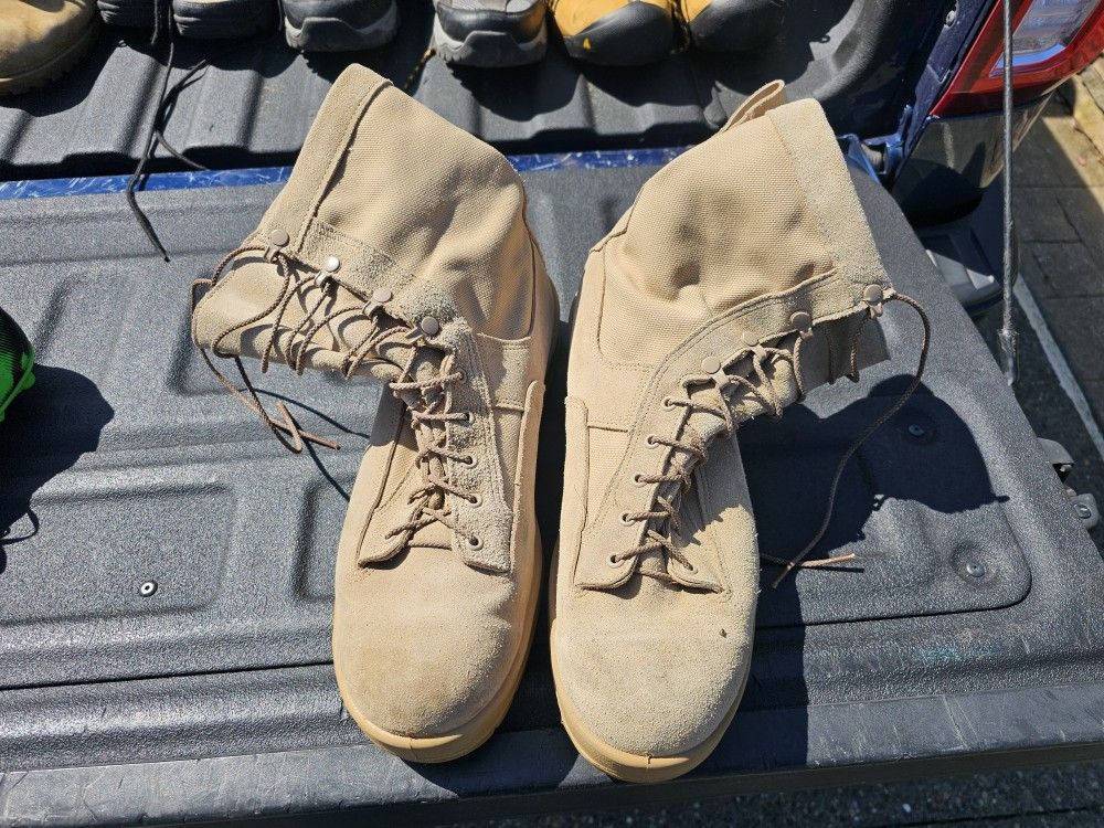 Boots Military, Like New - Size 13