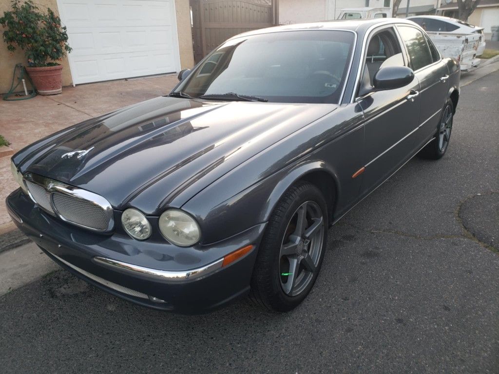 2004 Jaguar Xj. Xj8 L Sedán 4d