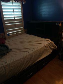 QUEEN BLACK BEDFRAME