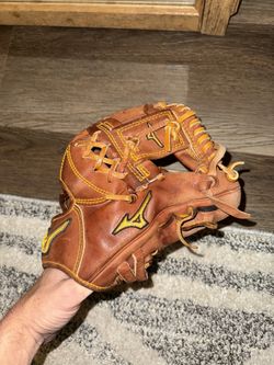 Mizuno Glove