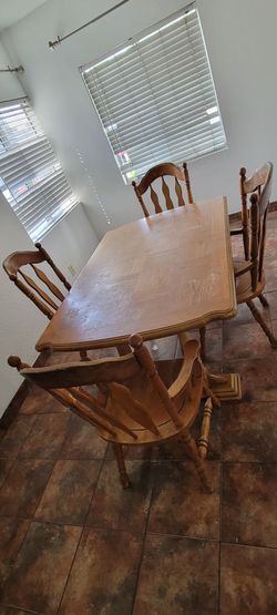 Dining Table/Comedor