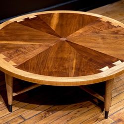 Lane Acclaim Round Coffee Table & Guitar Pic