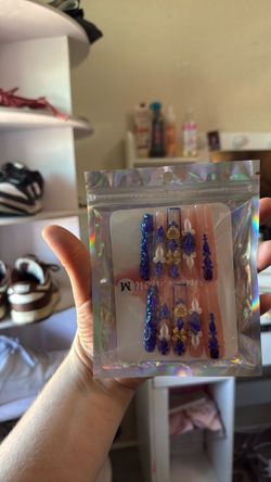 Press on nails