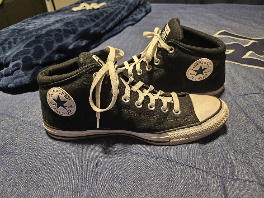 **LIGHTLY USED** CONVERSE CHUCK TAYLOR MID