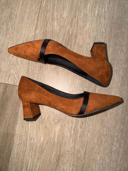 Women’s shoe (size 5.5)