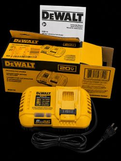 DEWALT DCB118 20V MAX Fast Charger – Open Box
