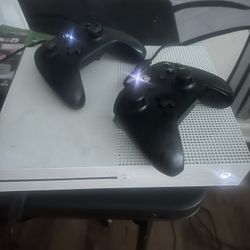 Xbox Ones Slim / Controllers / Games 