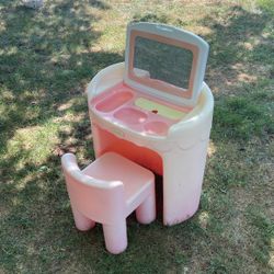 Liittle Tikes Vanity/Desk Set