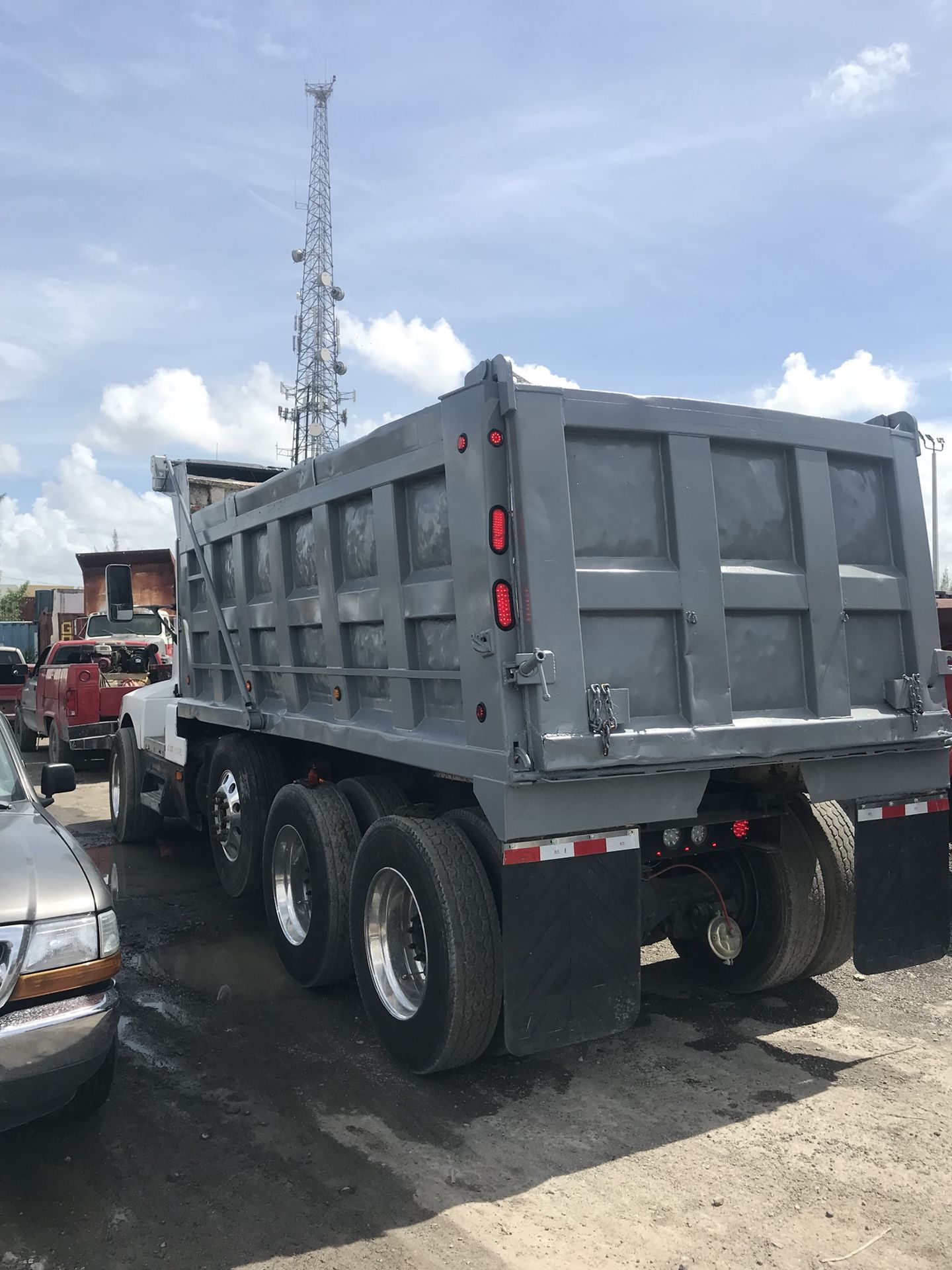 Kenworth t600 dump truck