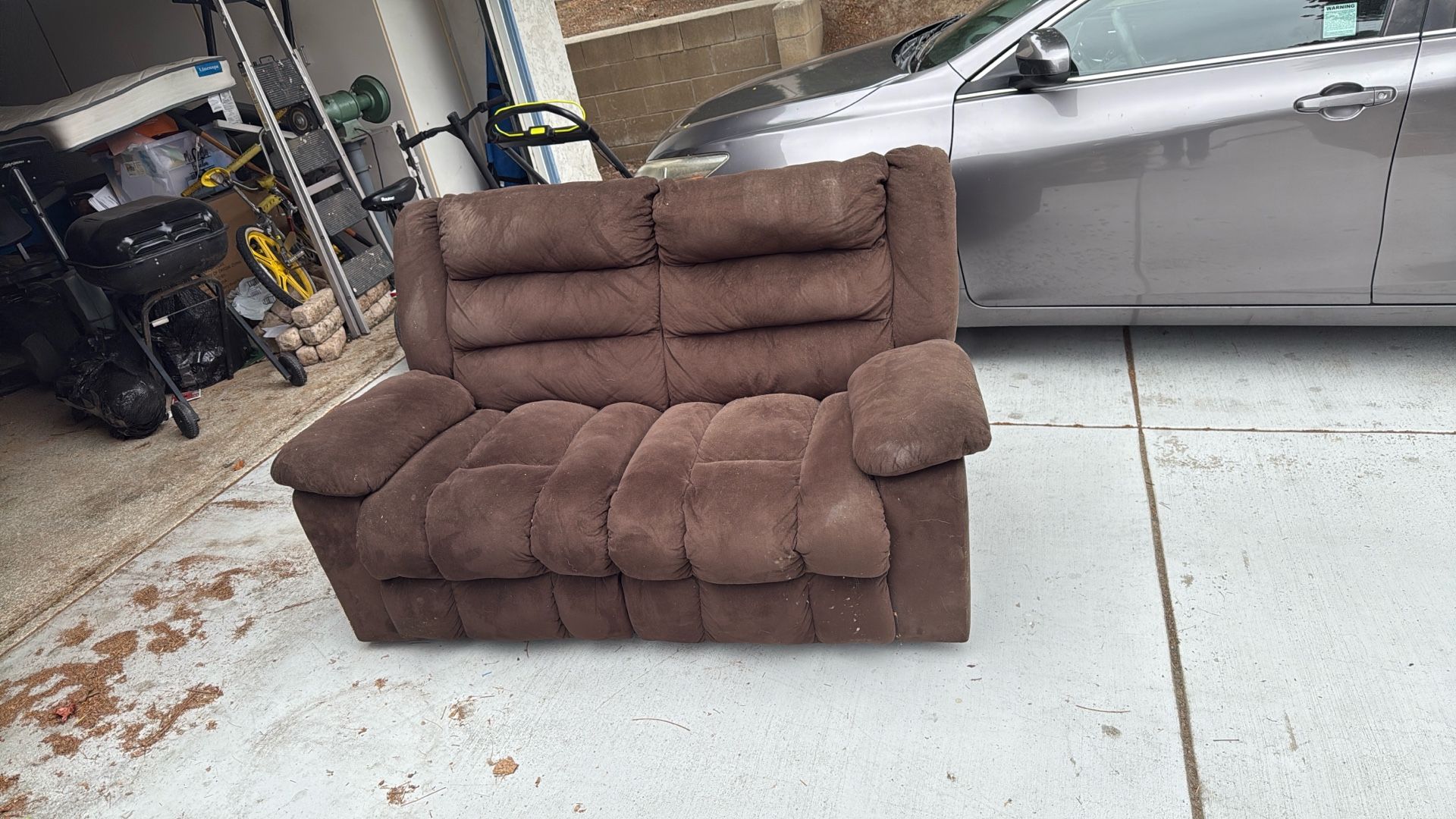 2 Recliners