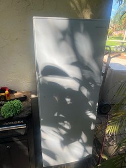 Insignia up standing refrigerator