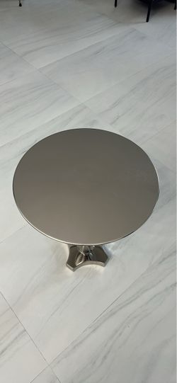 Accent table